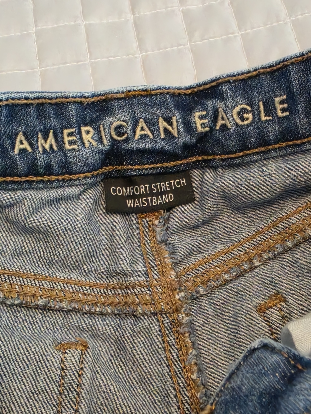 American Eagle Distressed Mom Short Medium Wash Denim Cutoff Womens Size 2 - Picture 7 of 9